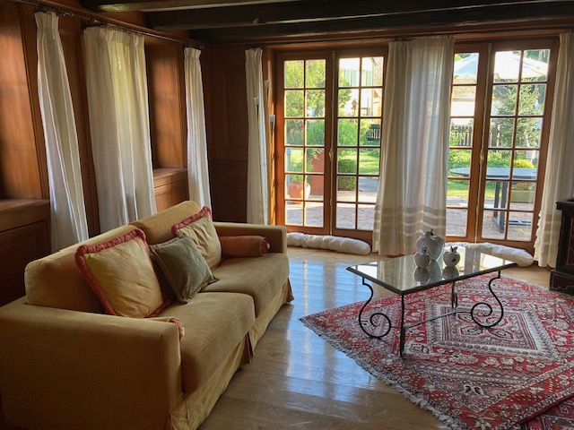 Salle maison bleue 1